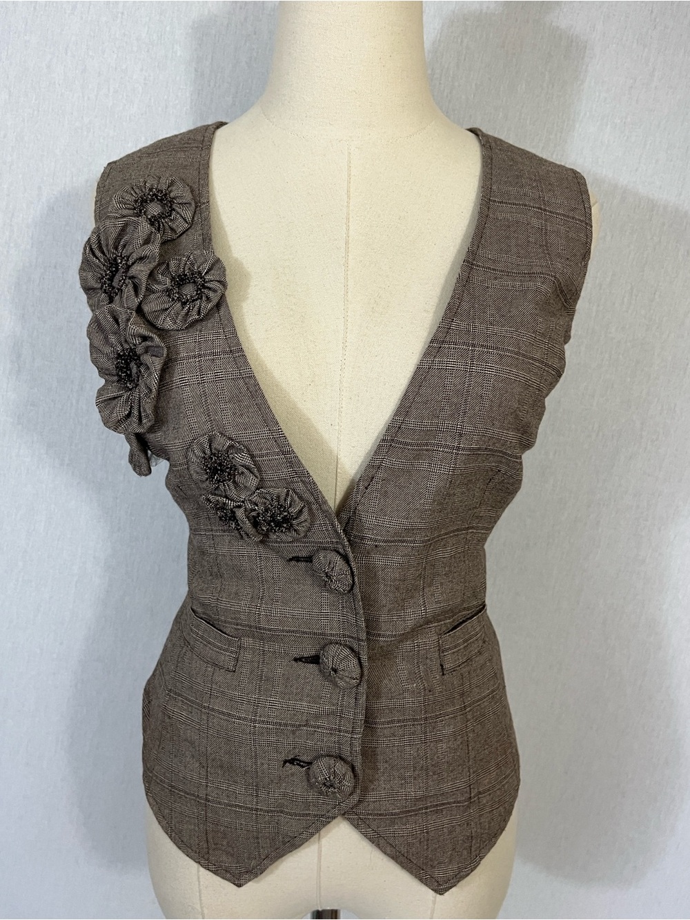 Menswear plaid fitted floral embellished vest